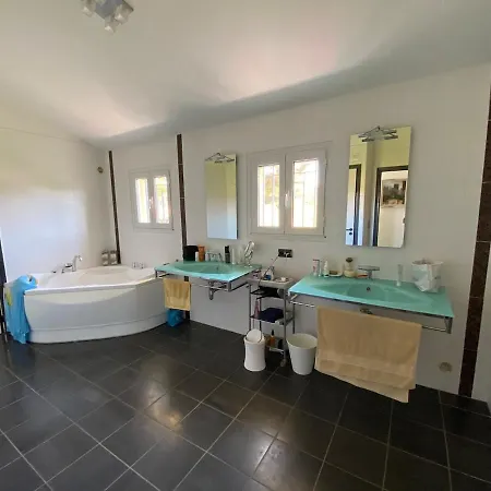 - 6 Pers - 3 - Piscine - Climatisations Villa